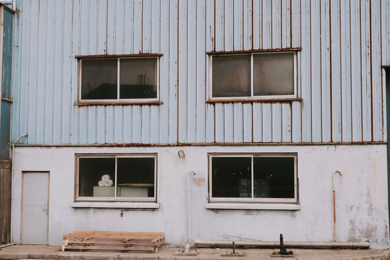 Façade dégradée avant travaux de ravalement