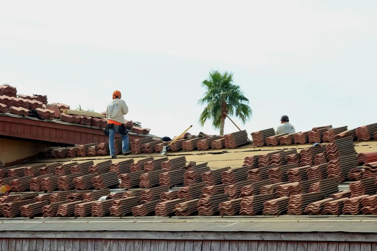 Toiture en tuiles vue de près